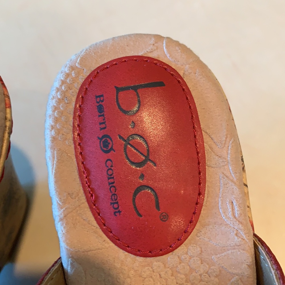 b.o.c. Wedge Sandals, size 8M - Picture 5 of 15